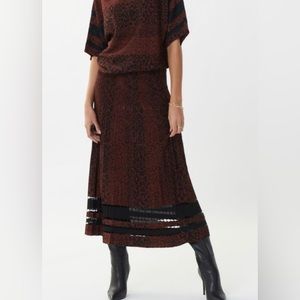 Skirt with elastic waist